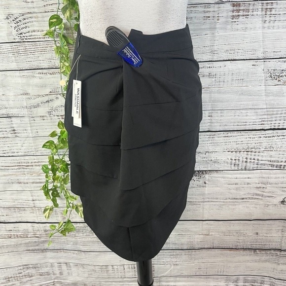 Larry Levine Skirt size 4 Classic Black Straight Kneed Layers Career Washable - Picture 8 of 9